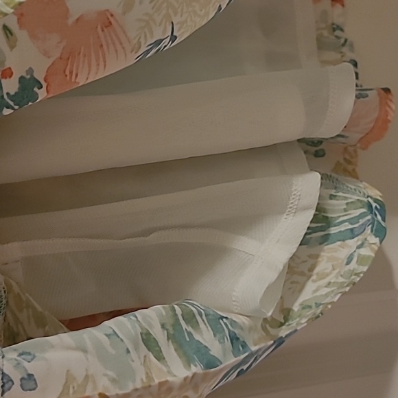 3/$27 Old Navy flowy floral skirt - Picture 6 of 7